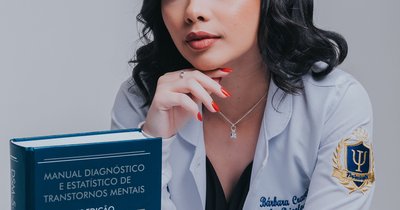 Różnice między psychologiem a psychiatrą - kompletny przewodnik