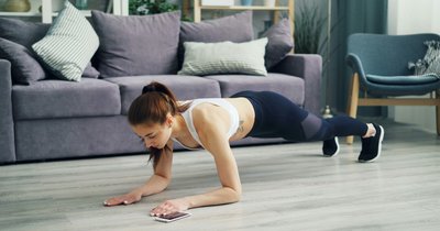 Trening siłowy w domu - ile razy w tygodniu ćwiczyć